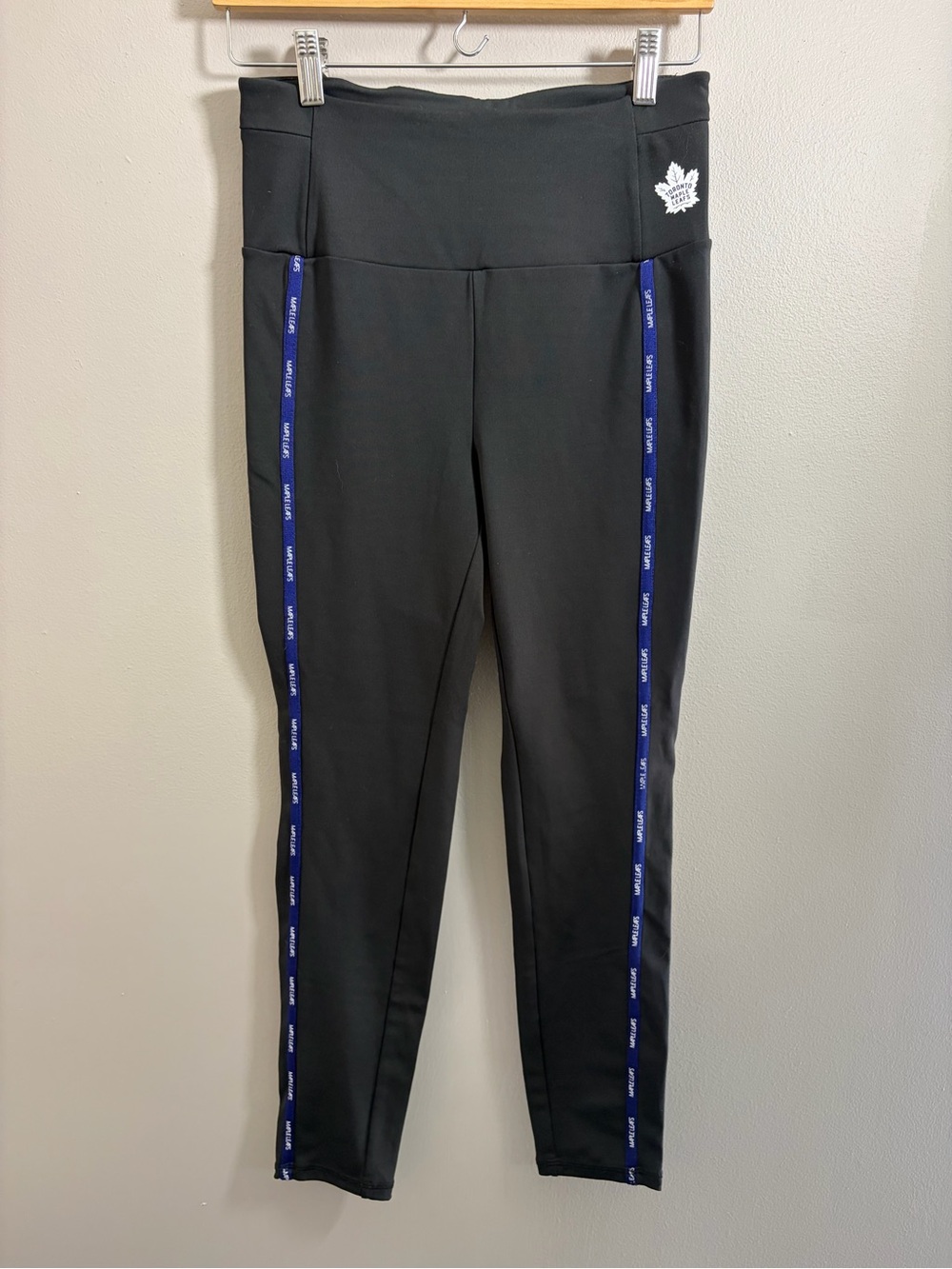 NHL WEAR By Erin Andrews Toronto Maple Leafs Leggings Size M Side Stripe Log
